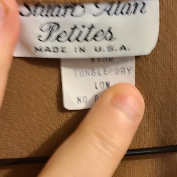 Tan dress - Picture 3 of 3